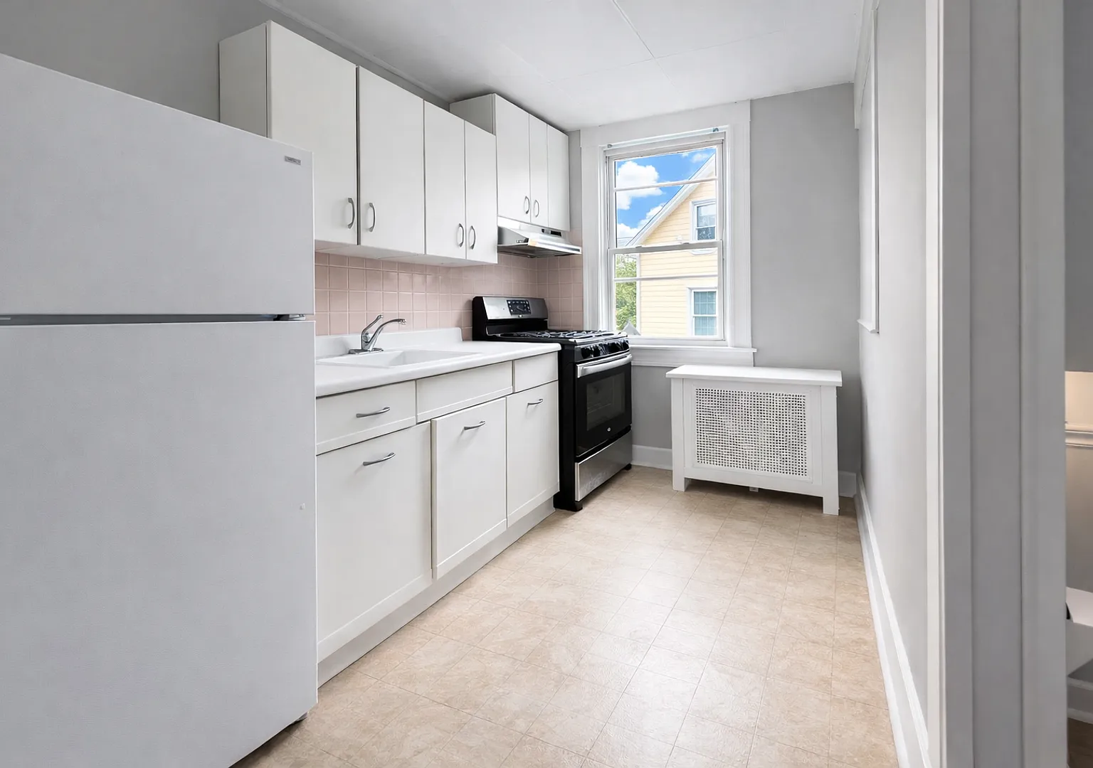 2604 Hamilton Ave — Photo 2