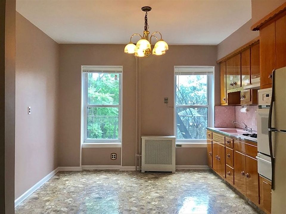 1st image of 146 President St APT 3