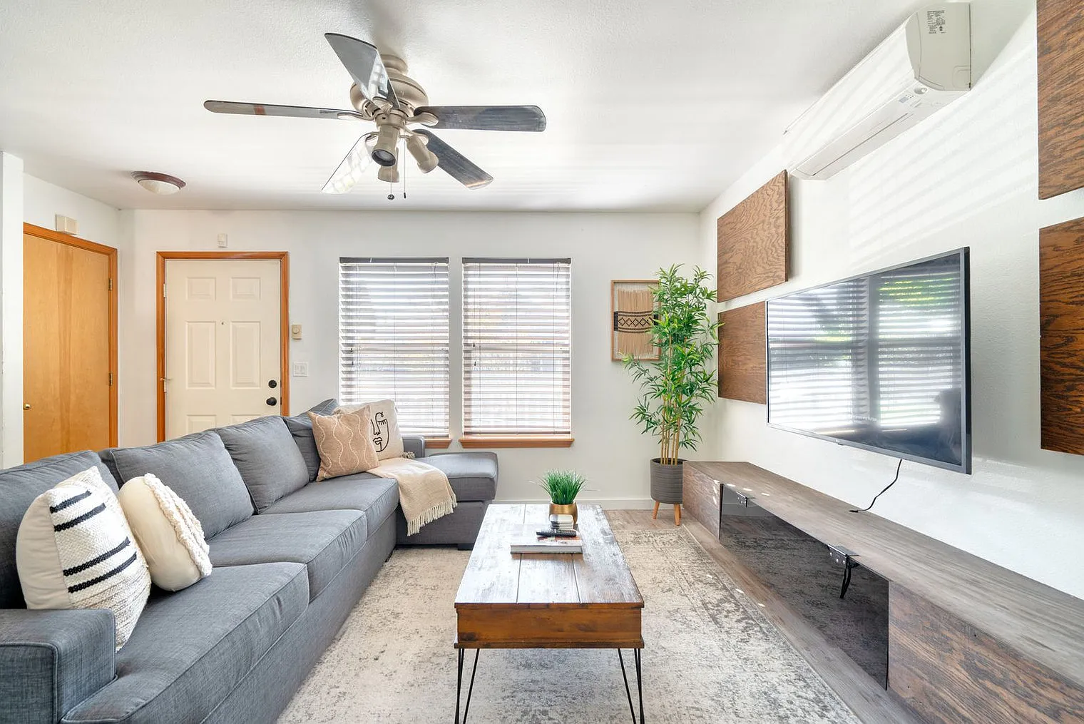 2 bed, 1.0 bath, 1248 sqft, $4,661 — Photo 1