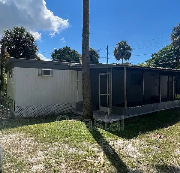 7018 Washington St — Photo 1