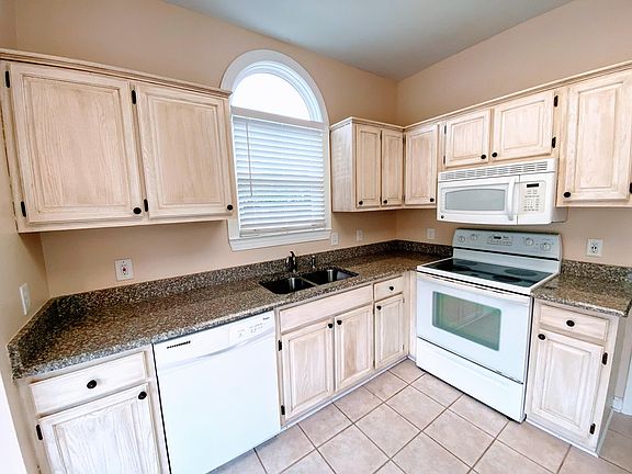 5th image of 3717 New Colony Dr