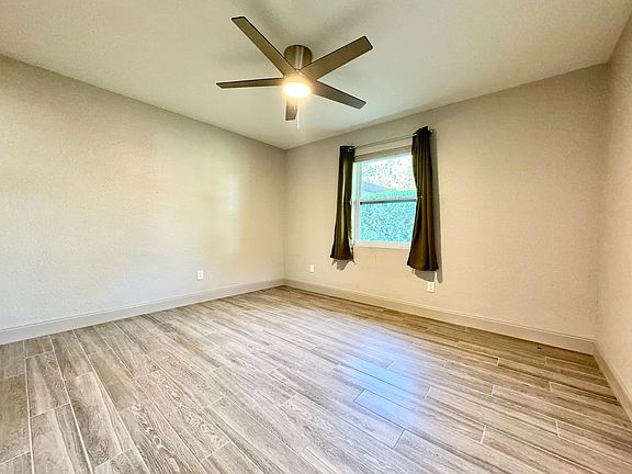 3rd image of 32651 Lakeshore Dr