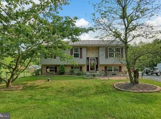 8867 Willowdale Rd, Greencastle, PA 17225