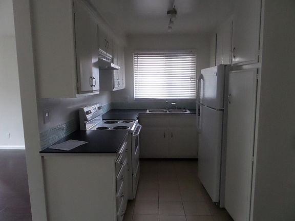 4th image of 1901 6th St APT 306
