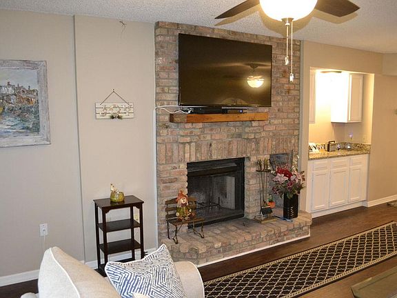 4th image of 3641 Muirfield Dr #3