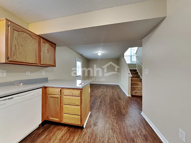 9772 Trail Dr — Photo 4