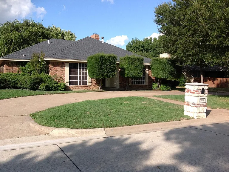 1103 Meadow Crest Ln — Photo 2