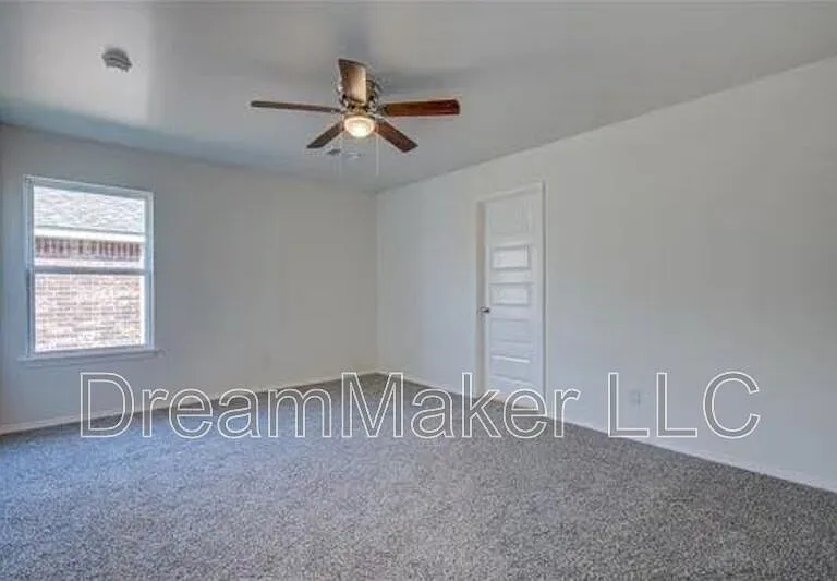 2405 S 28th Ter — Photo 17