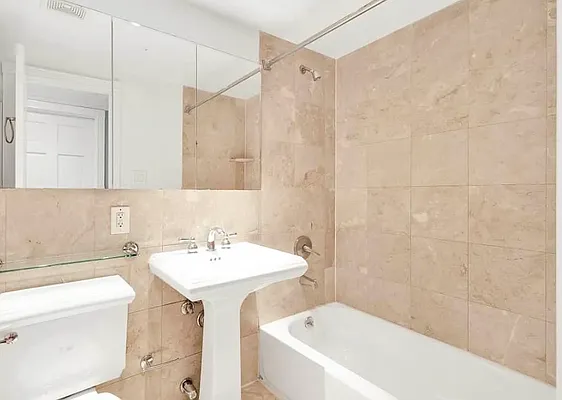 Rented by Century 21 Premier  | media 9