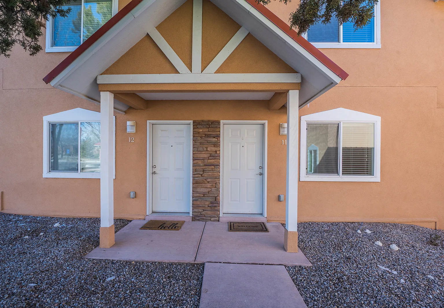 Modern 2-Story Townhome Near UNM & Nob Hill — Photo 4