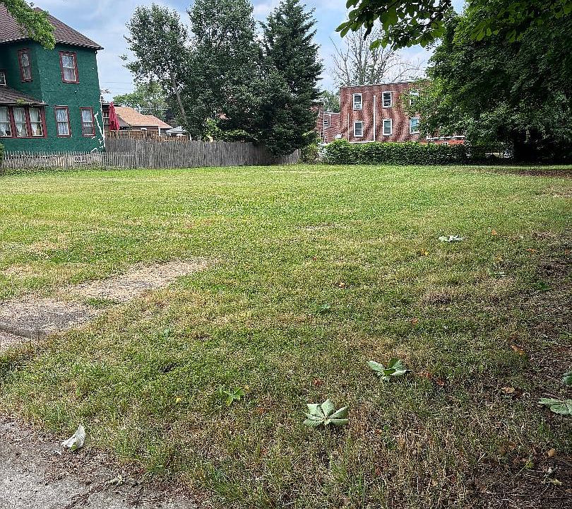 2nd image of 325 Oak Ave
