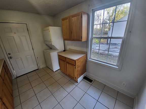 Washer/Dryer included in the rent.