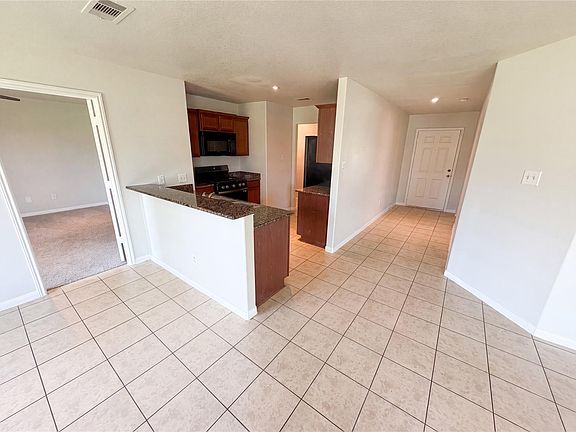 2nd image of 907 Amaryllis Rd