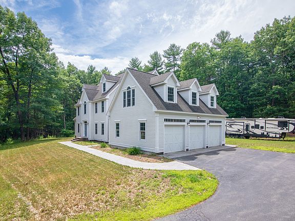Exterior, 3 car garage