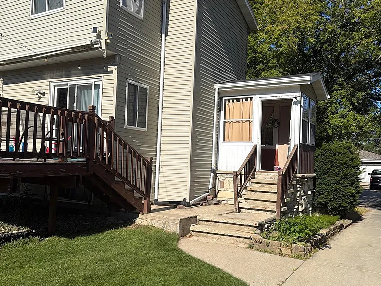 3175 S 105th St — Photo 2