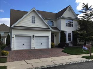 5 Bermuda Dunes Dr, Monroe Township, NJ 08831