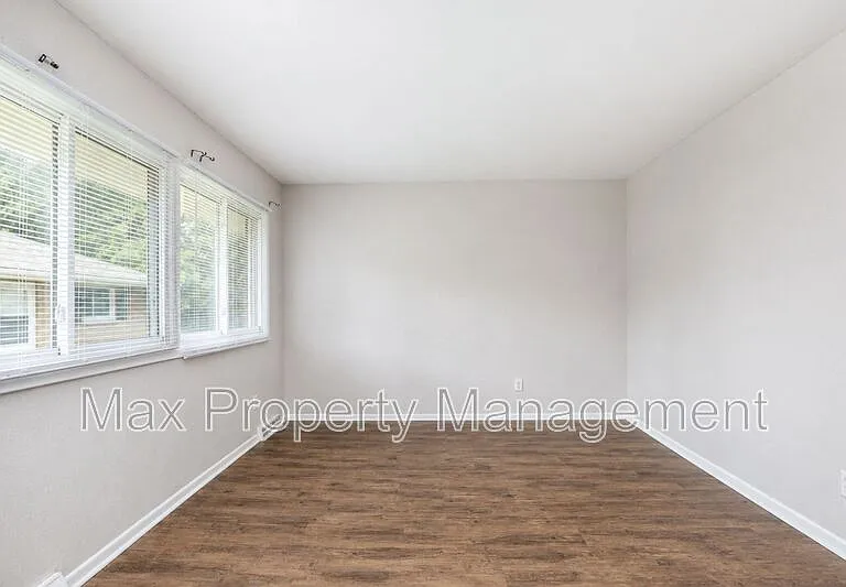 3420 SW 8th St — Photo 5