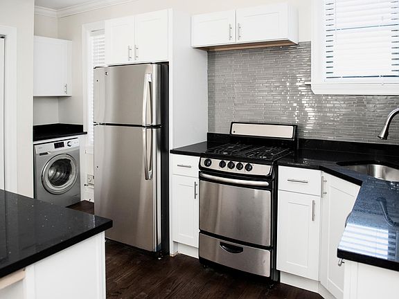 3rd image of 3841 N Greenview Ave APT 3W