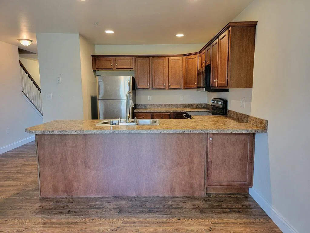 3 bed, 2.5 bath, 1424 sqft, $1,795 — Photo 4