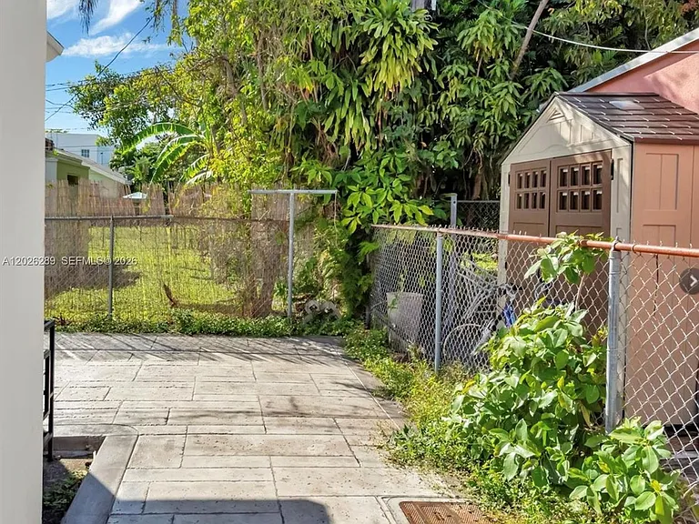 4200 NE 1st Ave — Photo 8