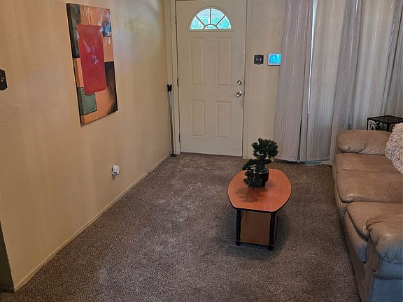 3rd image of 1003 Quincy Cir