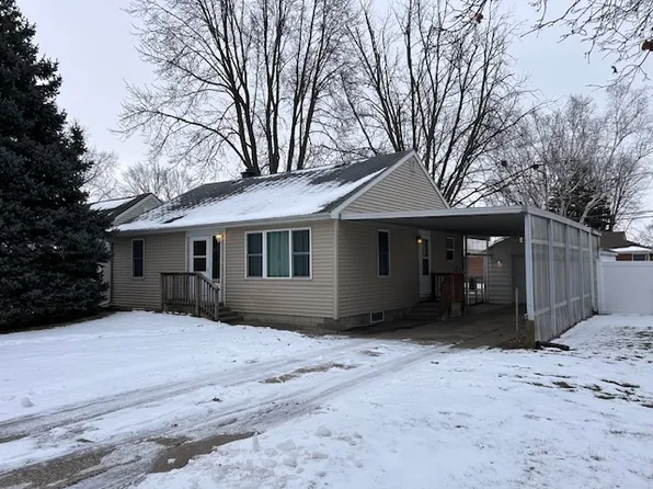 698 W South St, Bradley, IL 60915