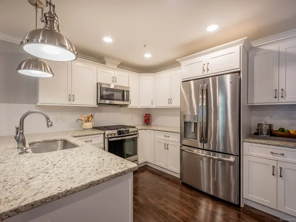 2 Bishop Road APT 103, West Hartford, CT 06119