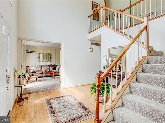 2nd image of 320 Bowline Ct