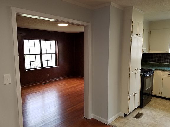 5th image of 3330 Parker Ln