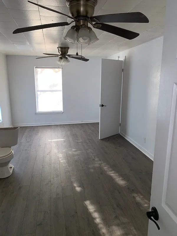 628 W Ave A — Photo 2