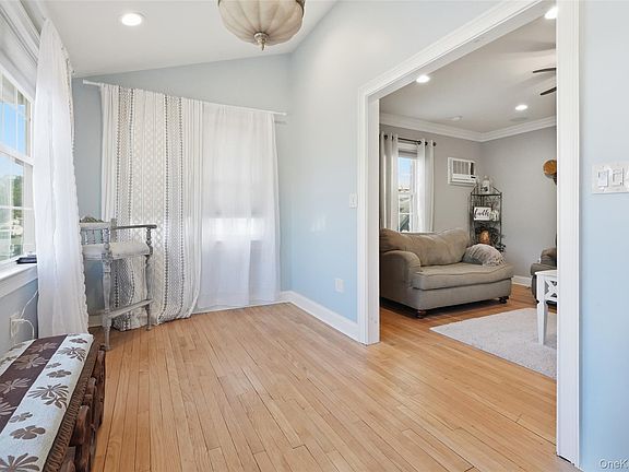 2nd image of 2913 Davis Street