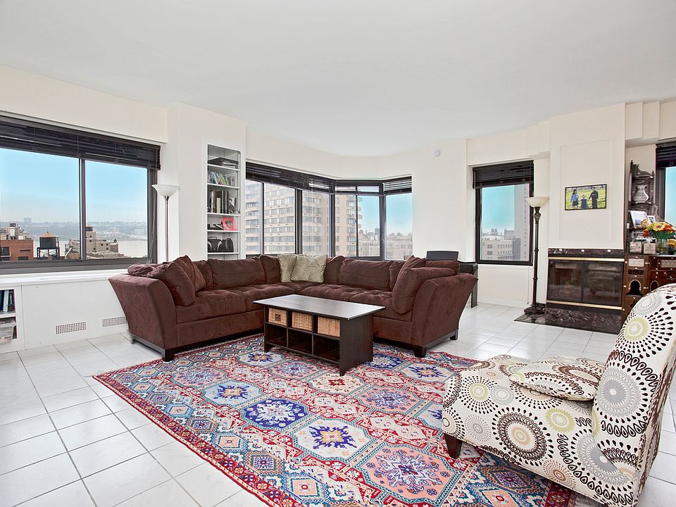 1st image of 215 West 95th St