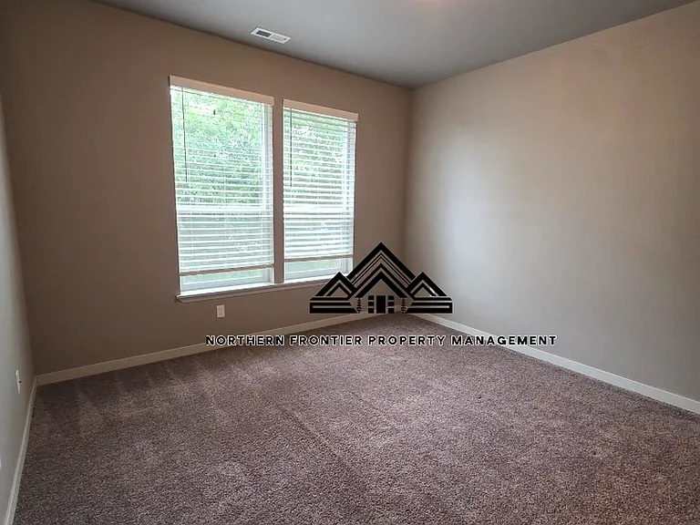 185 SW Silverstar Ln — Photo 13