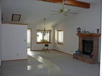 3rd image of 11 Deane Cir