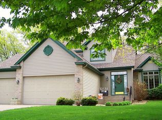 328 Linda Ct, Lino Lakes, MN 55014