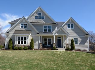 27 S Pine St, Geneva, IL 60134