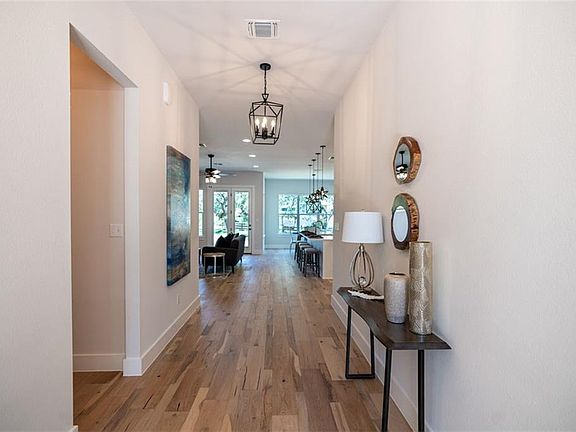 4th image of 102 Eton Ln
