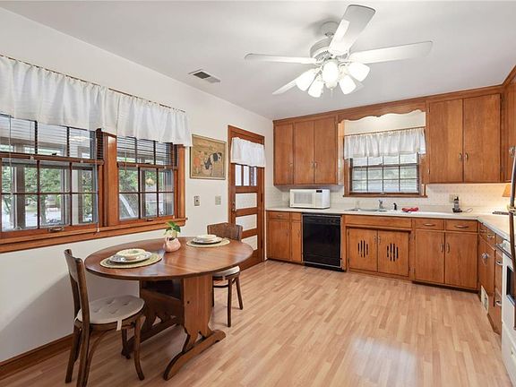 5th image of 3001 McKinley St NE #2