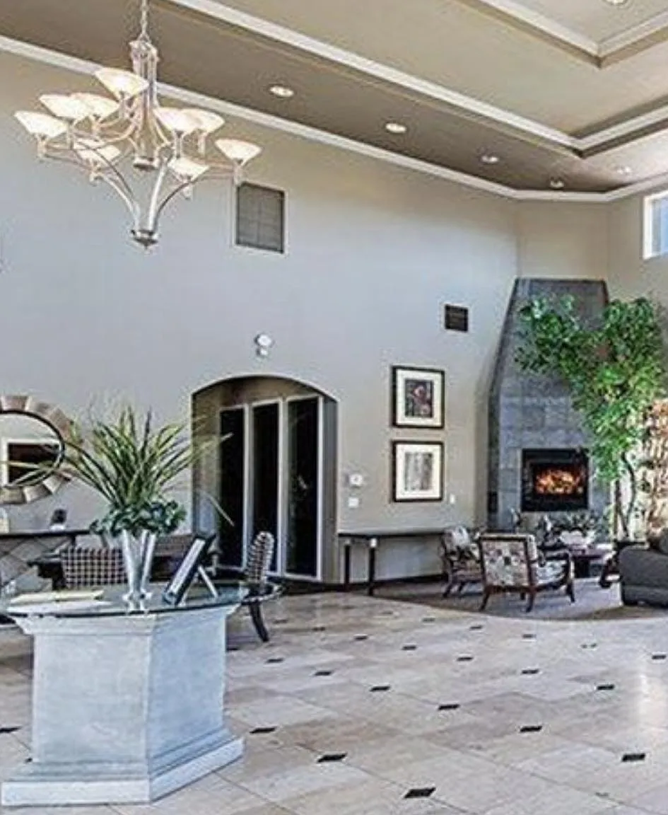 3 bed, 1114 sqft, $2,099 — Photo 2