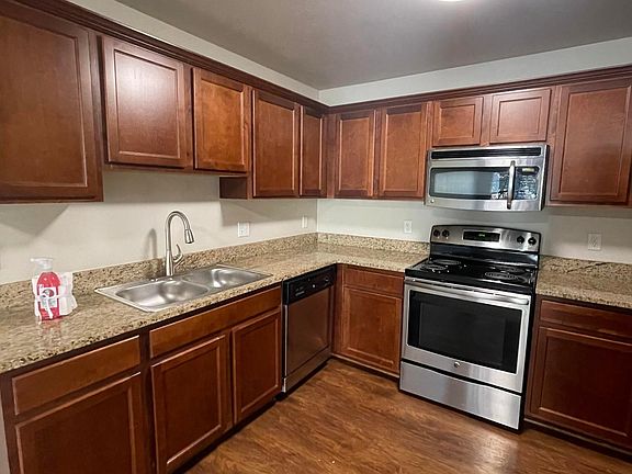 3rd image of 49277 E Woods Dr #49277