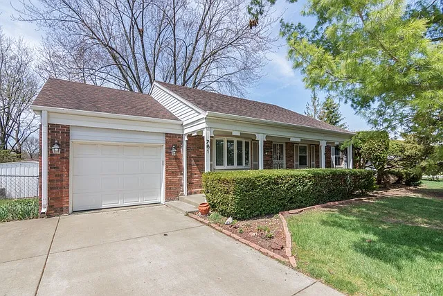 761 Wyngate Ln photo 1