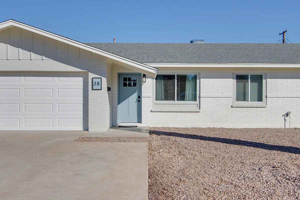 Building Photo - 38 E Geneva Dr