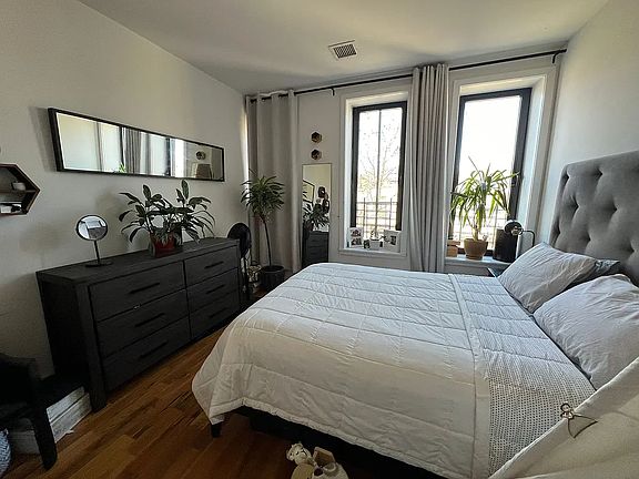 4th image of 1299 Putnam Ave APT 3R