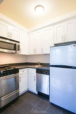 Rented by City Connections Realty | media 10