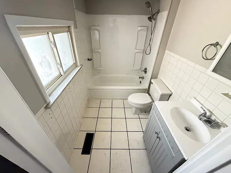 4411 17th Ave #MAIN — Photo 2