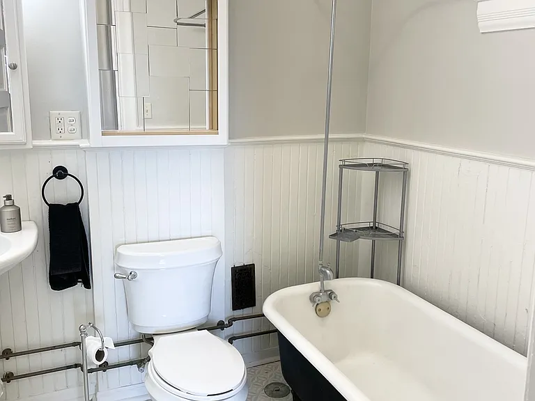 St. Albans Apartments — Photo 11