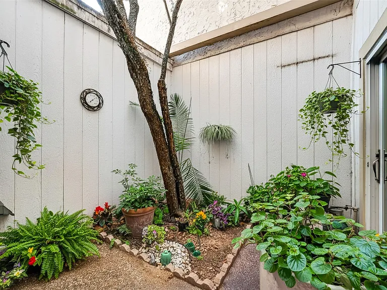 5338 Brownway St #B19 — Photo 28