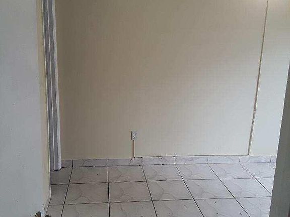 4th image of 2605 W 67th Pl APT 11