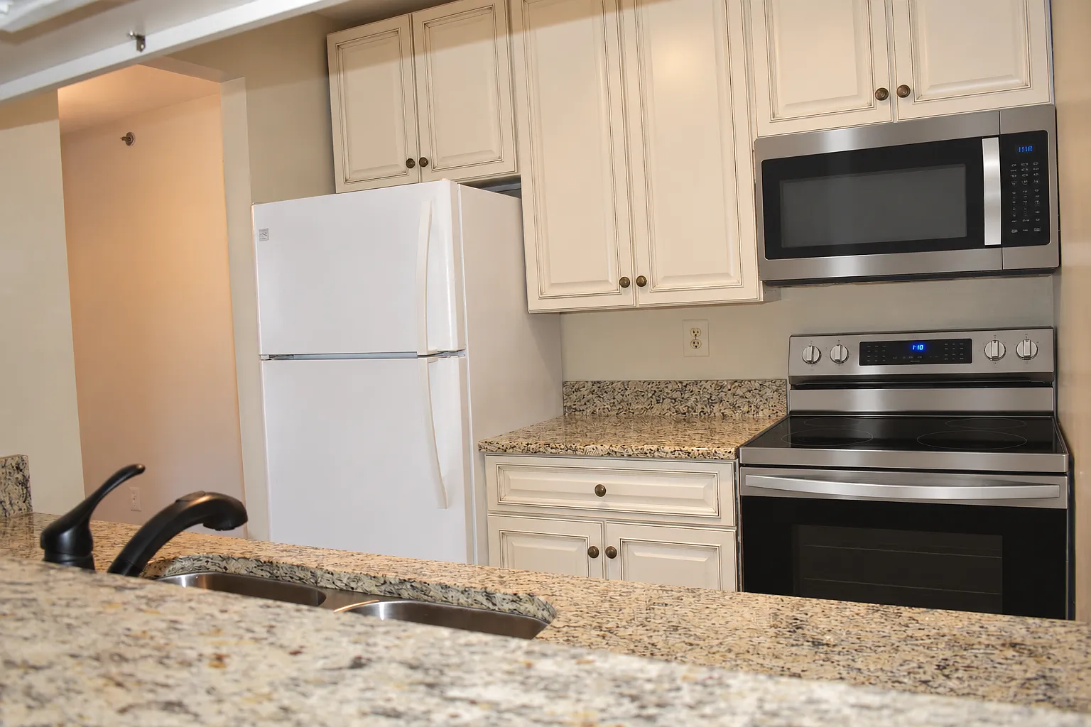 Lovely 2BR 1BA Condo for Rent! — Photo 4