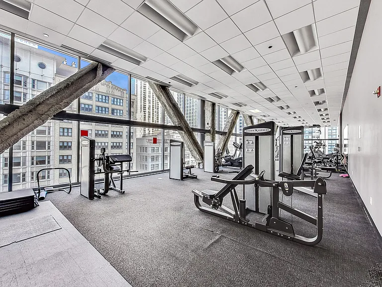 8 E Randolph St #3101 — Photo 24